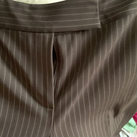 Tahari Size 6 Brown Pin Striped Dress Pants - Picture 4 of 8
